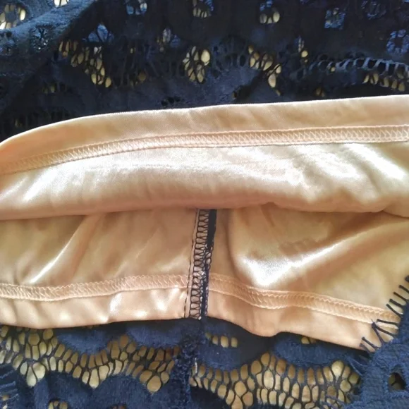 Quiz Navy Lace Contrast Lining High-Neck cap sleeve midi dress, size 6 - Picture 5 of 9